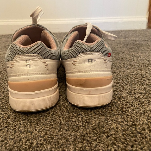 On - The Roger Advantage Sneakers - Picture 4 of 6